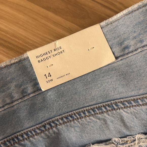 COPY - American Eagle Highest rise Baggy Short NWT - Picture 4 of 4